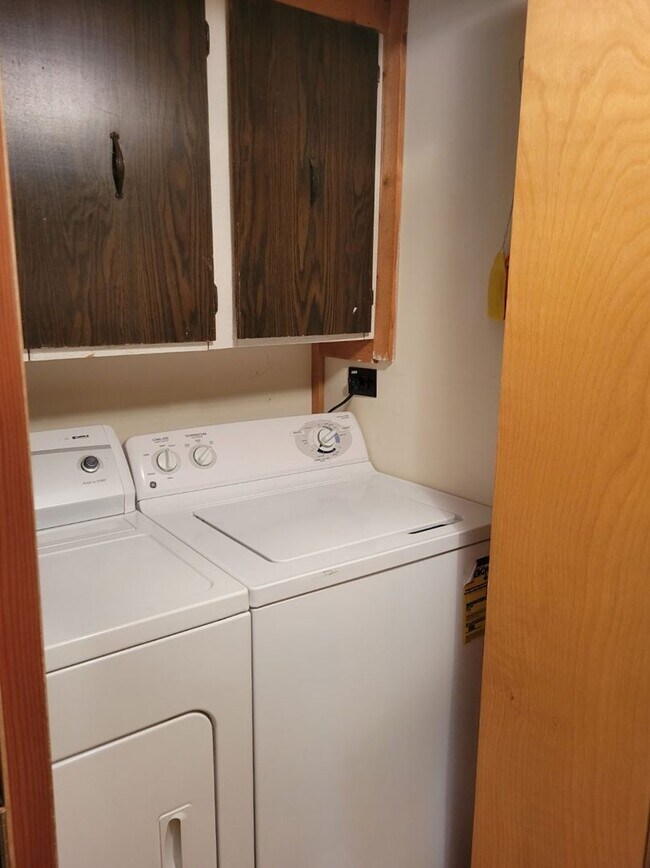 Building Photo - 308-310 Brady Canyon Rd