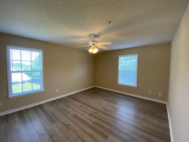 Building Photo - 533 Scholastic Ct