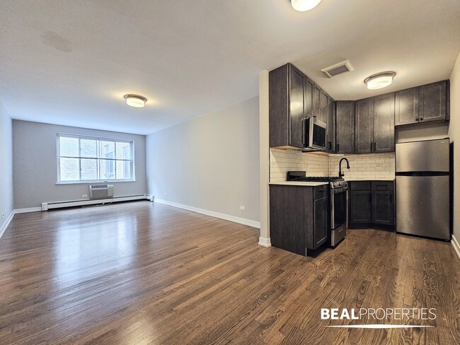 Building Photo - 524 W Oakdale Ave