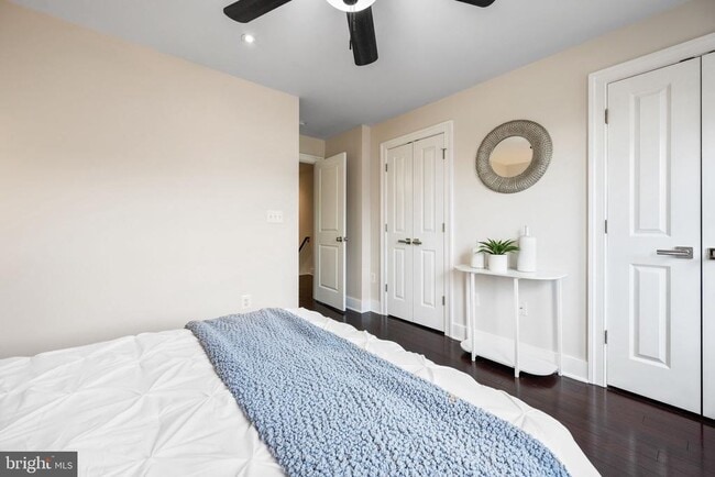 Building Photo - 1259 16th St NE