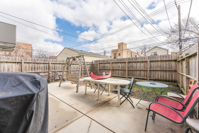 Building Photo - 3047 N Kimball Ave