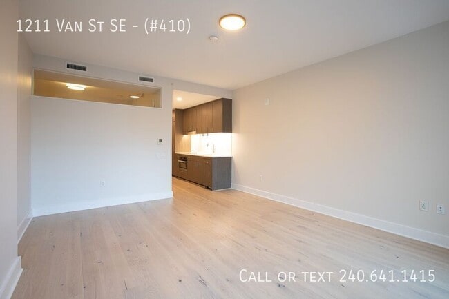 Building Photo - 1211 Van St SE