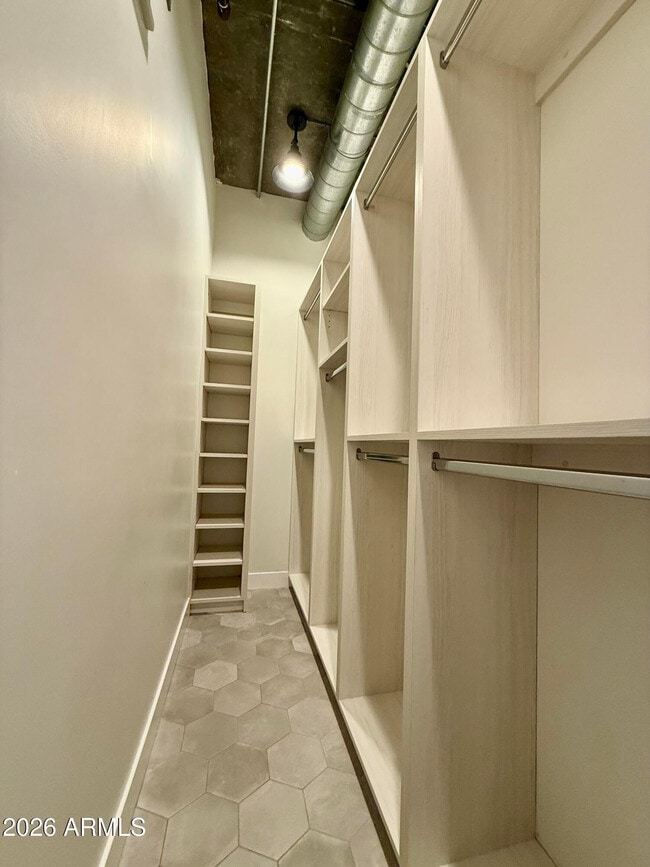 Building Photo - 21 E 6th St