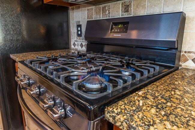 Building Photo - 3 Bed | 2 Bath in Broken Arrow!