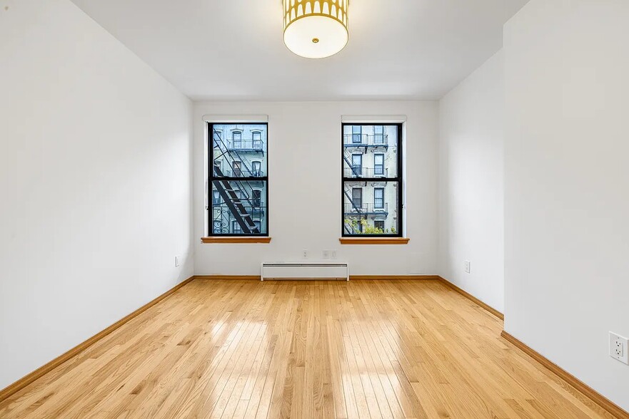 Primary Photo - 100 St Marks Pl