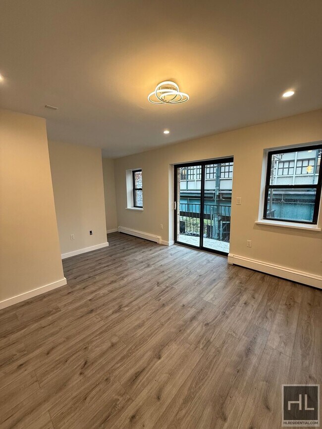 Building Photo - 2 BEDROOM | LONG ISLAND CITY