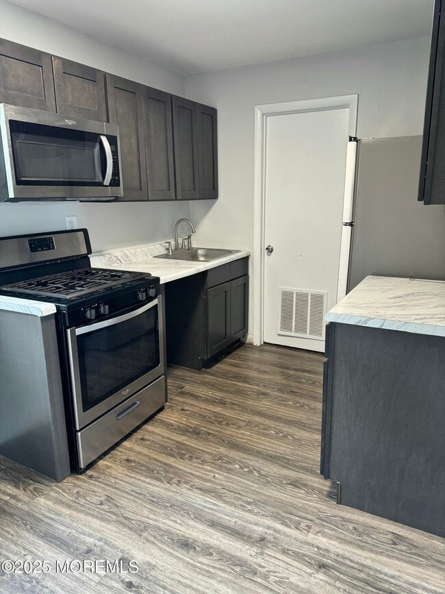 Building Photo - 117 Charles Ave