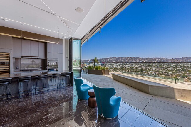 Building Photo - 6401 Wilshire Blvd