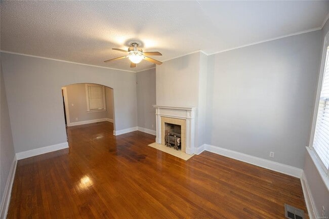 Building Photo - 3355 Lexington Rd