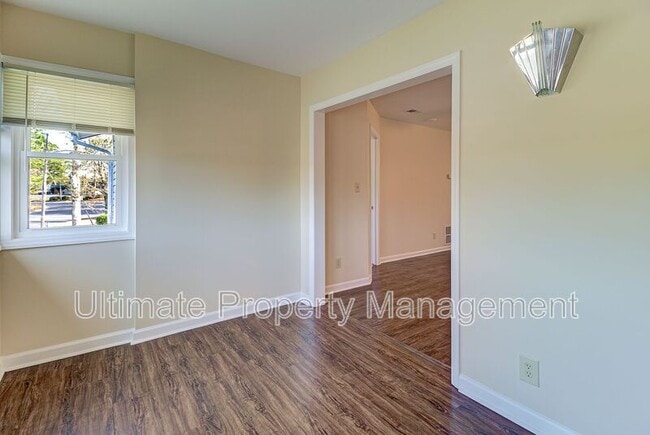 Building Photo - 2504 Flint Dr