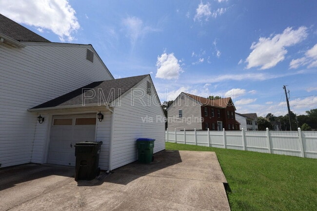 Building Photo - 1100 Lorieville Ln