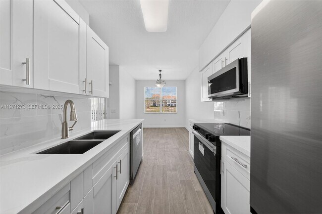 Building Photo - 7925 Preserve Cir