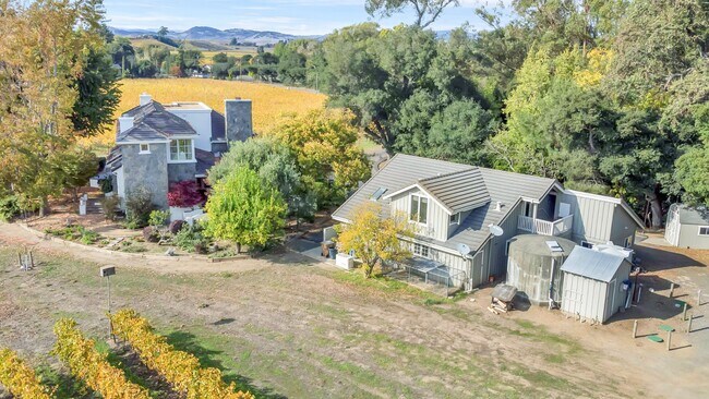 Building Photo - 1041 Las Amigas Rd