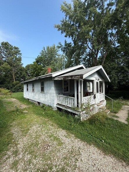 Building Photo - 2067 N Maple Ave