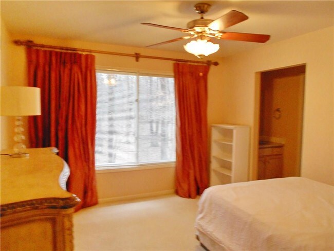 Building Photo - 1530 Scenic Hollow Dr