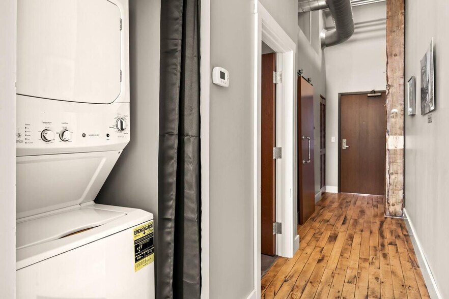 Building Photo - 1216 SW Adams St