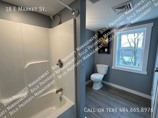 Building Photo - 18 E Market St