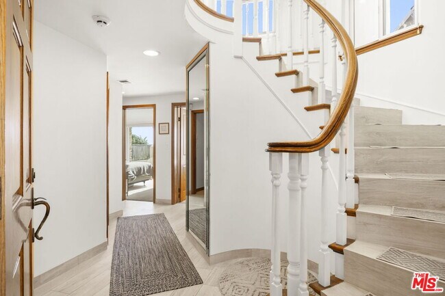 Building Photo - 1005 Ocean Dr