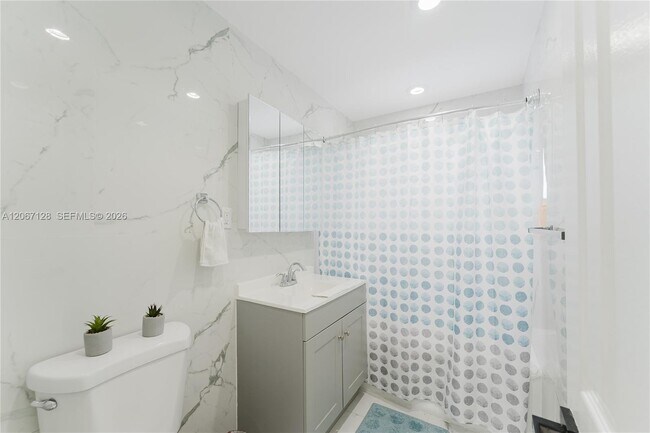 Building Photo - 481 NE 51st St