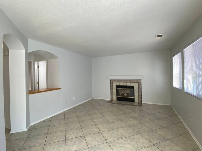 Building Photo - Large Four Bed, Three Bath Home with a Pool