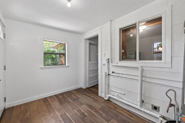Building Photo - 1805 Ave N 1/2