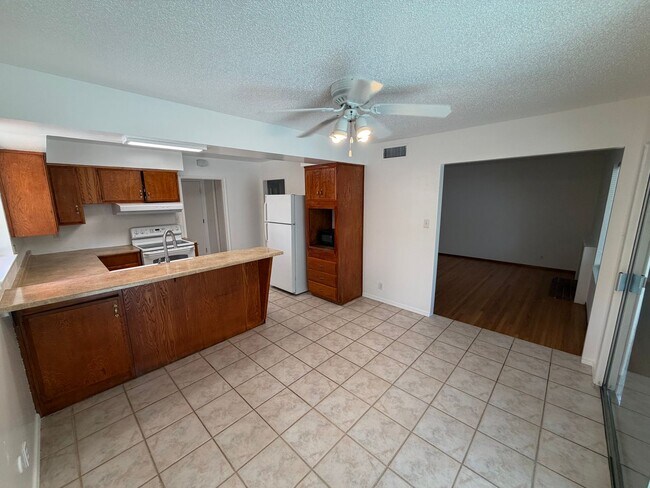 Building Photo - 3 Bedroom | 1.5 Bathroom | Single Family Home in Carmichael
