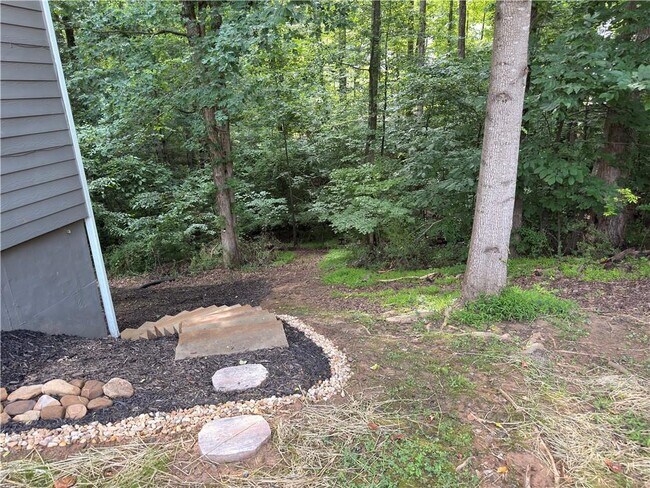 Building Photo - 5706 Amberside Ln NE