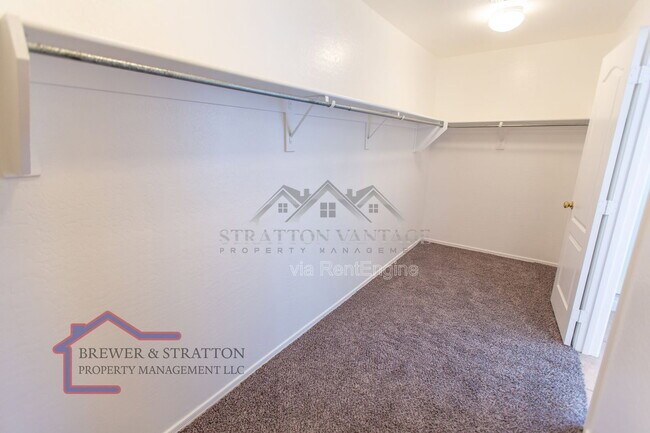 Building Photo - 6427 S 71st Dr