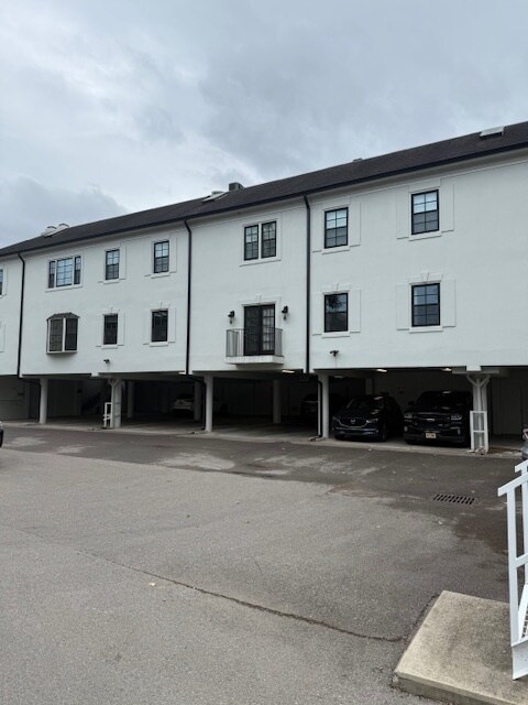 Rear of building - 4202 W End Ave