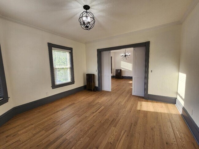 Building Photo - 105 E Main St