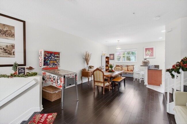 Building Photo - 321 Bayfront Dr