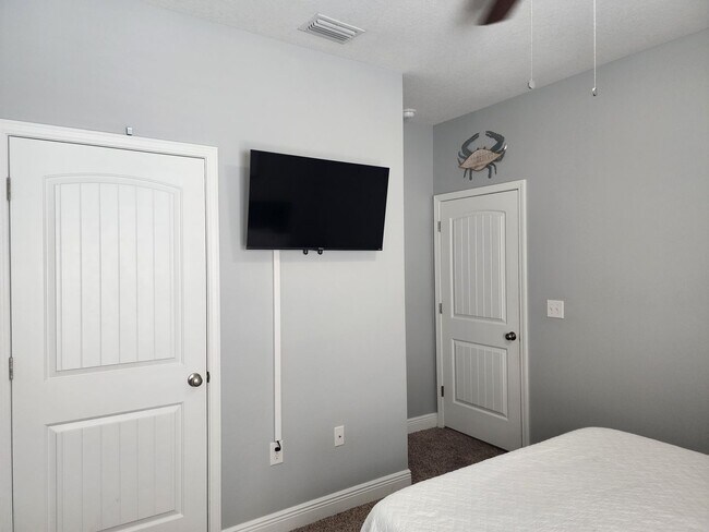 Building Photo - 104 Moonraker Cir