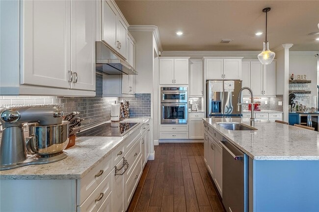 Building Photo - 4658 Greenway Dr