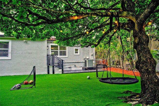 Building Photo - 7 Montilla Ave