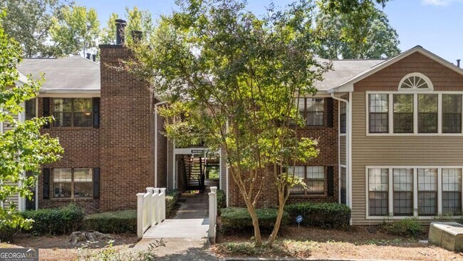 Building Photo - 611 Barrington Hills Dr