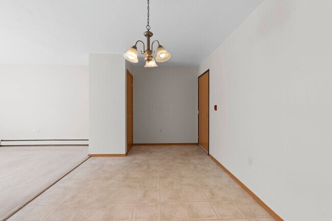Building Photo - 308-308 Golf View Rd