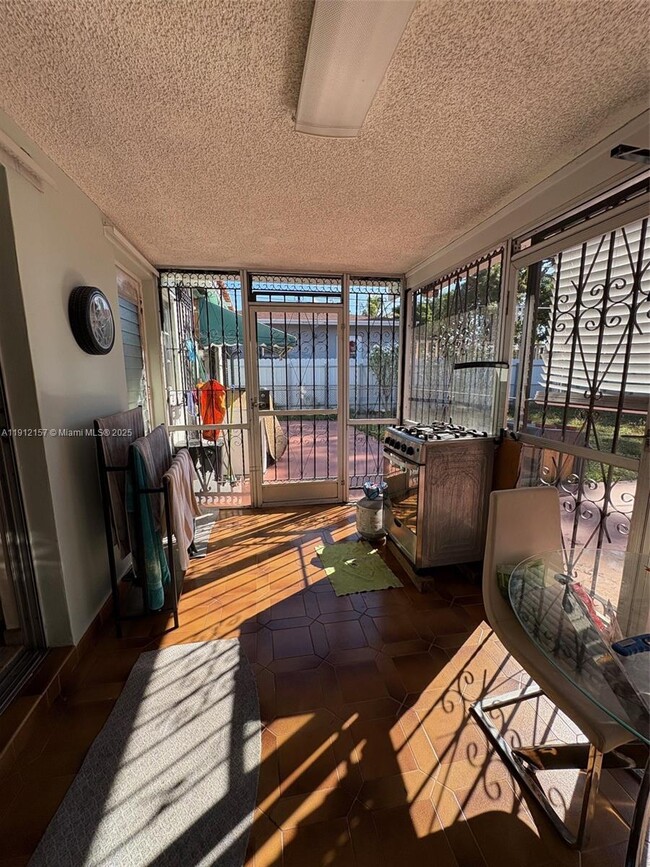 Building Photo - 536 E 27th St