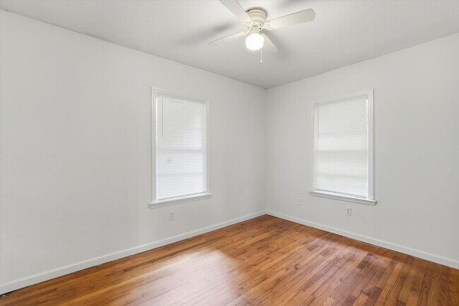 Building Photo - 519 W 6th Ave