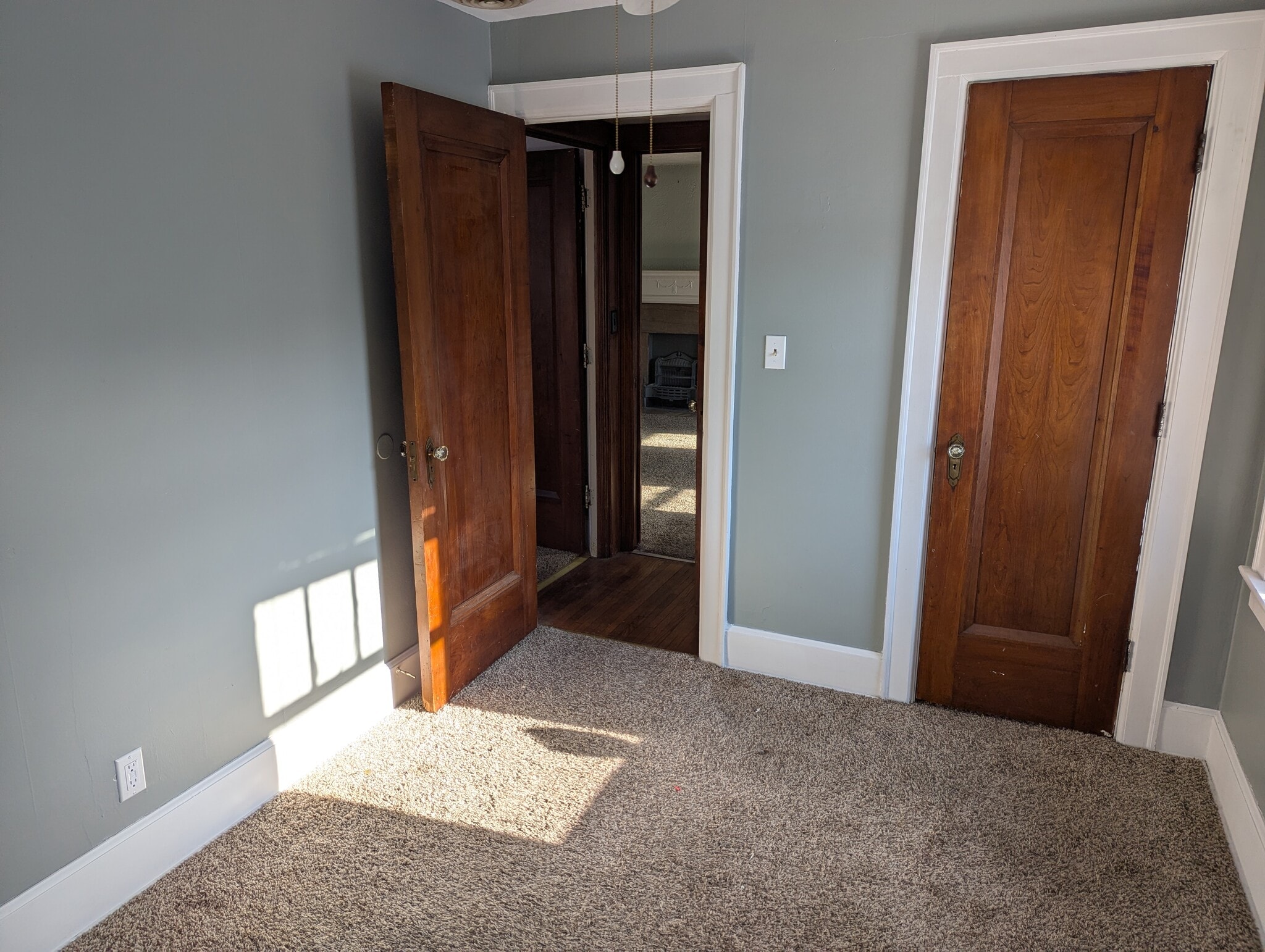 Building Photo - 663 W 7th St