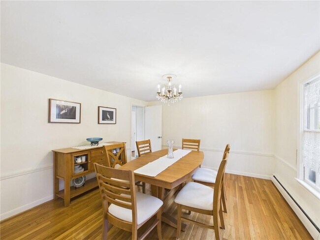 Building Photo - 449 Love Ln