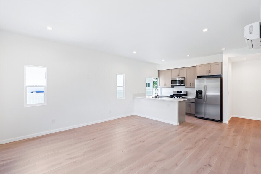 Building Photo - 5232 W 20th St