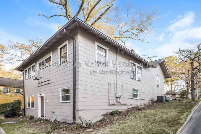 Building Photo - 2034 Cambridge Ave