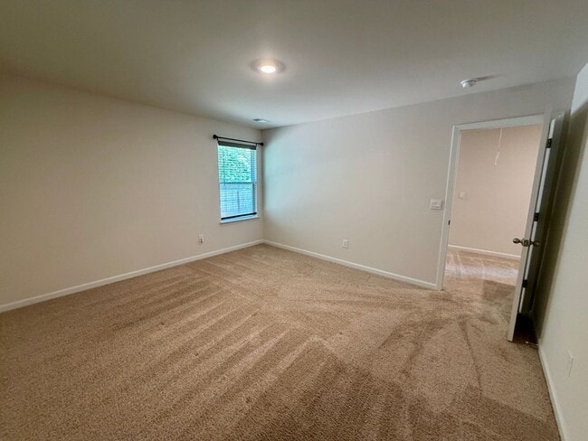 Building Photo - Candler - Three Bedroom Modern Home