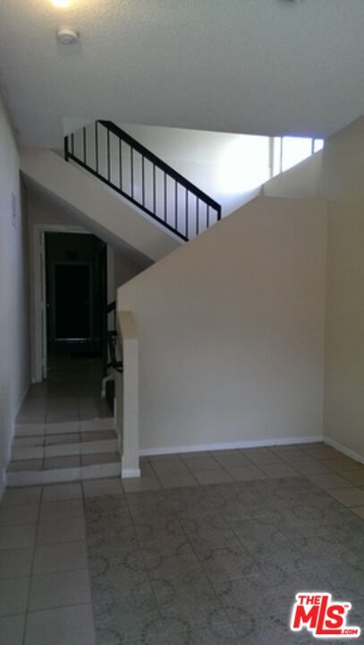 Primary Photo - 411 N Kenmore Ave
