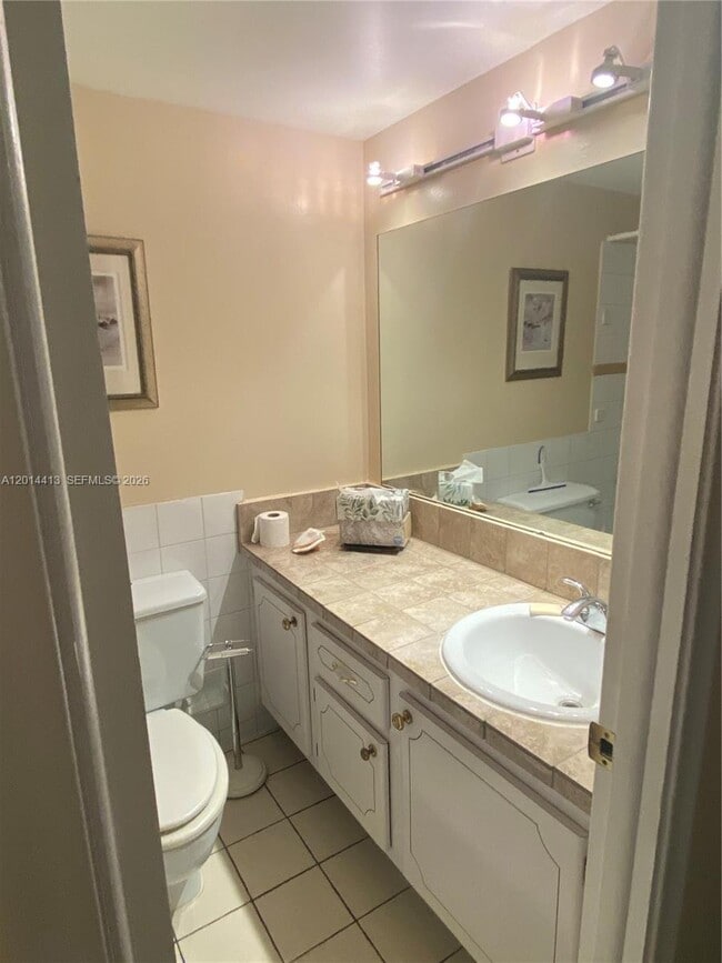 Building Photo - 1817 S Ocean Dr