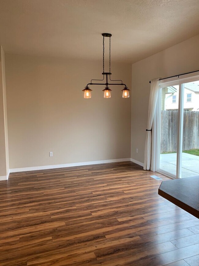 Building Photo - 10600 Avalon St