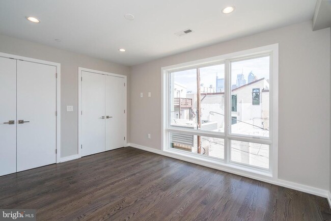 Building Photo - 1432 Clymer St