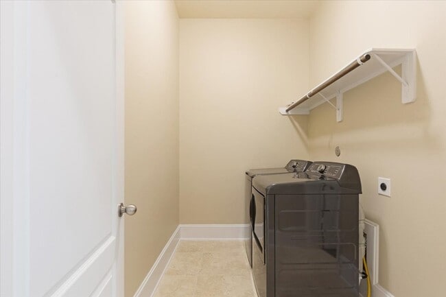 Building Photo - 20111 Redondo Valley Dr