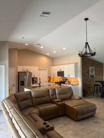 Building Photo - 2834 NW 25th Ln