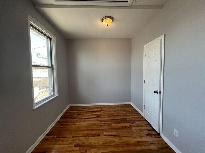 Building Photo - 50 Gates Ave